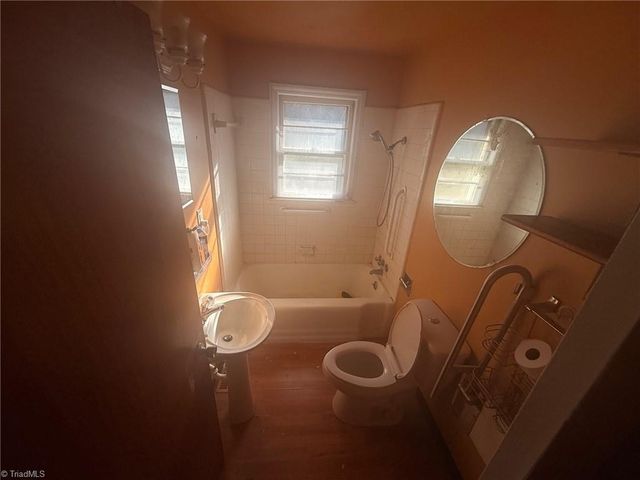 9885 Moore Farm Drive, Kernersville, NC 27284