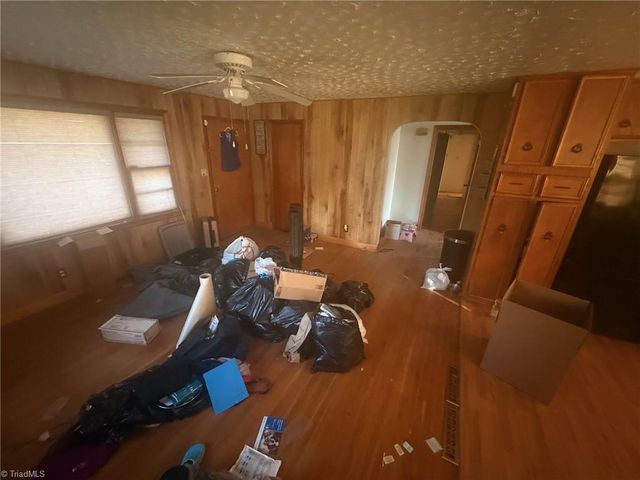 9885 Moore Farm Drive, Kernersville, NC 27284