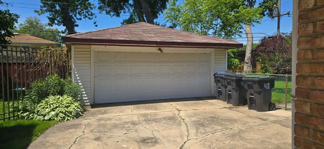 15354 Dobson Avenue, South Holland, IL 60473