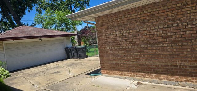 15354 Dobson Avenue, South Holland, IL 60473