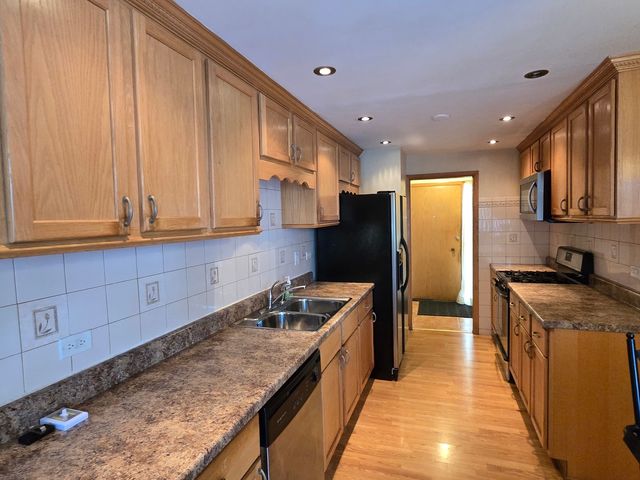 15354 Dobson Avenue, South Holland, IL 60473