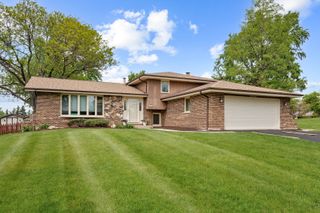 16W658 Therese Court, Willowbrook, IL 60527