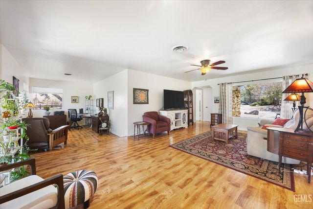 30001 Jamaica Dunes Drive, Tehachapi, CA 93561
