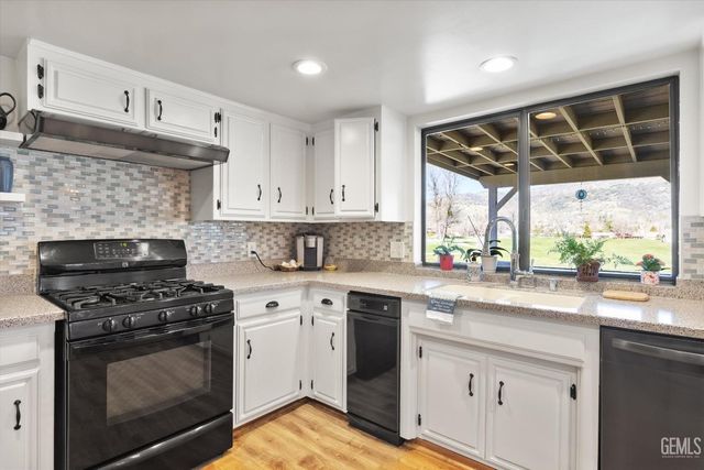30001 Jamaica Dunes Drive, Tehachapi, CA 93561