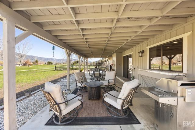 30001 Jamaica Dunes Drive, Tehachapi, CA 93561
