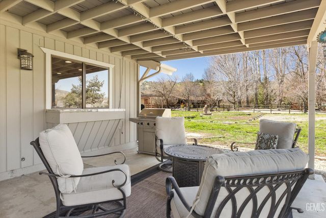 30001 Jamaica Dunes Drive, Tehachapi, CA 93561