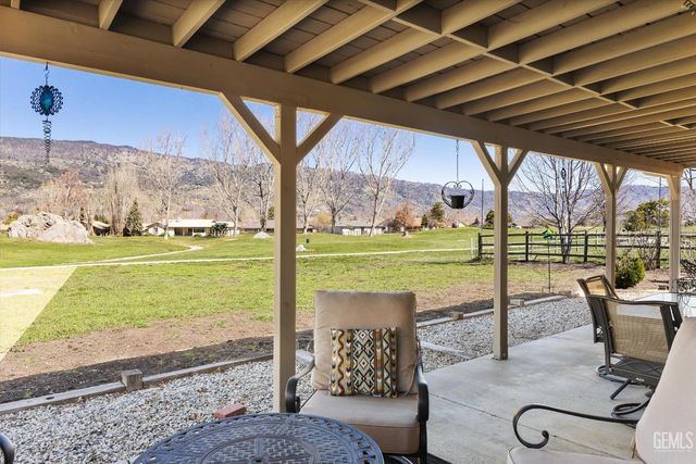 30001 Jamaica Dunes Drive, Tehachapi, CA 93561