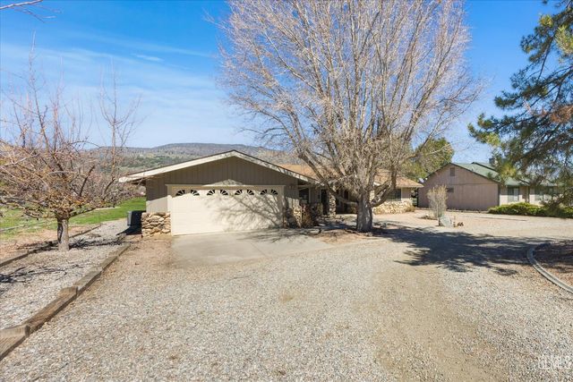 30001 Jamaica Dunes Drive, Tehachapi, CA 93561