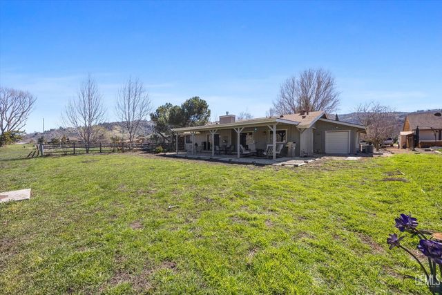 30001 Jamaica Dunes Drive, Tehachapi, CA 93561