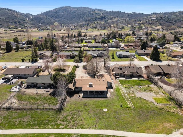 30001 Jamaica Dunes Drive, Tehachapi, CA 93561