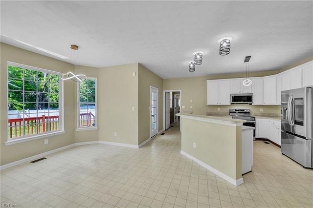 101 Woodhaven DR, Suffolk, VA 23435