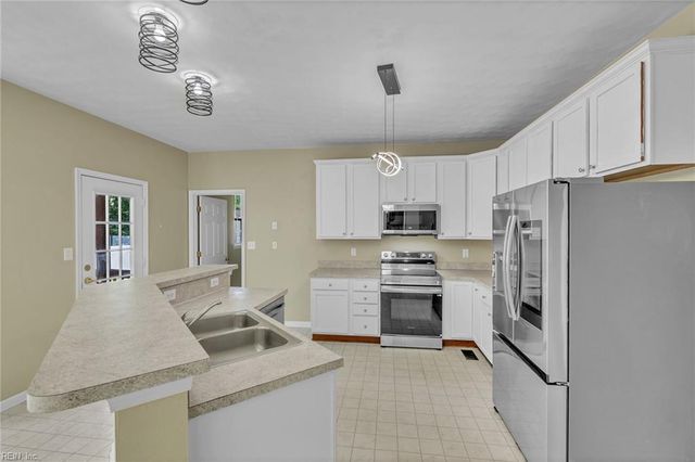 101 Woodhaven DR, Suffolk, VA 23435
