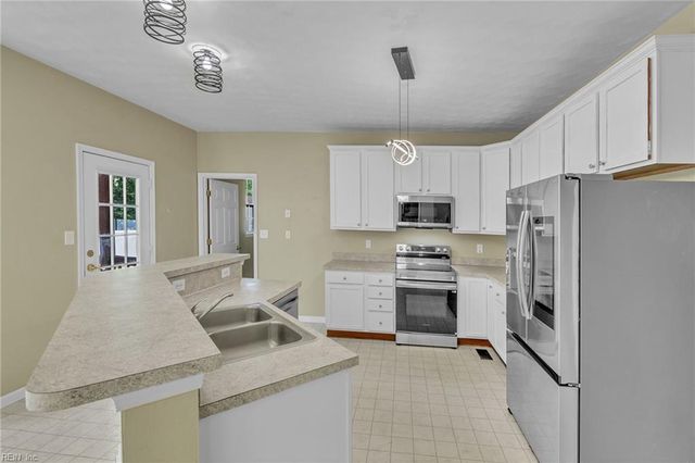 101 Woodhaven DR, Suffolk, VA 23435