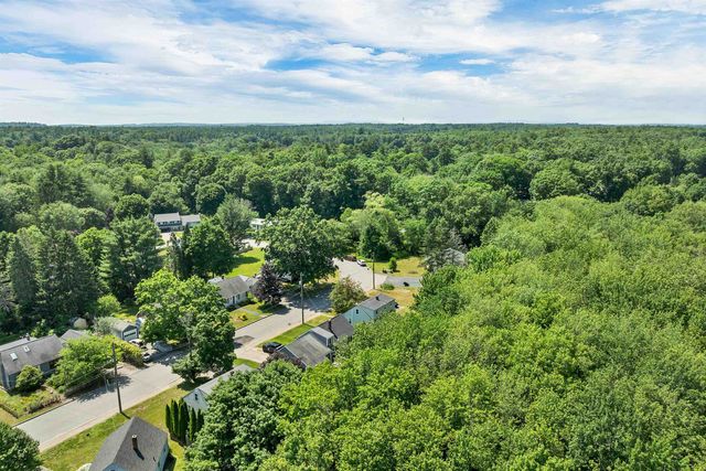 20 Maplecrest Street, Newmarket, NH 03857