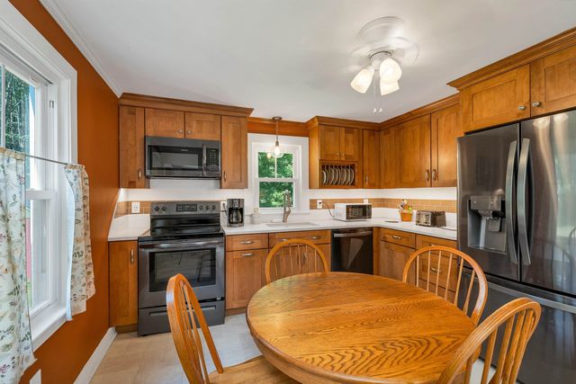 20 Maplecrest Street, Newmarket, NH 03857