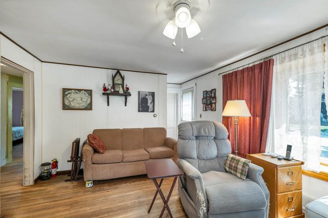20 Maplecrest Street, Newmarket, NH 03857