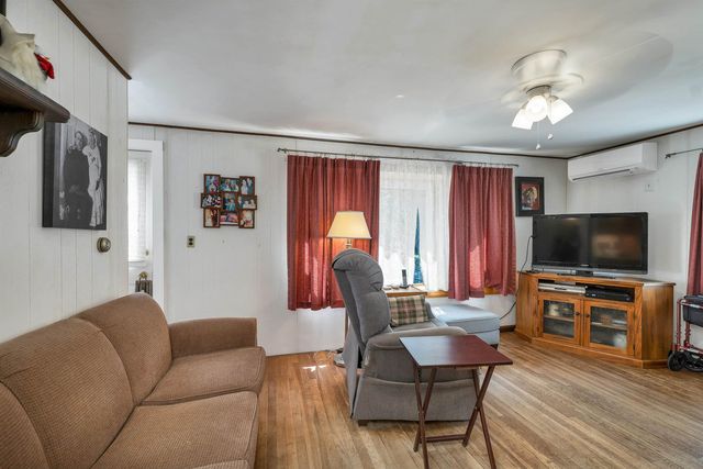 20 Maplecrest Street, Newmarket, NH 03857