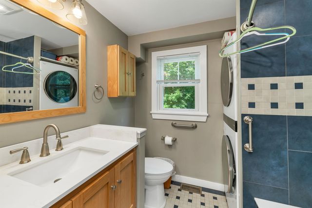 20 Maplecrest Street, Newmarket, NH 03857