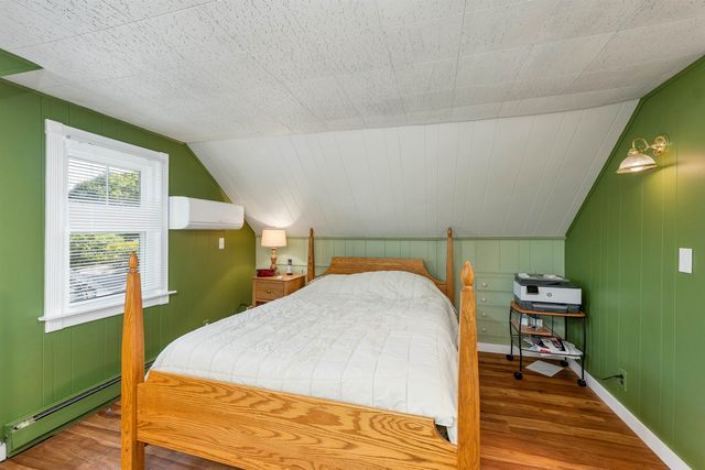 20 Maplecrest Street, Newmarket, NH 03857