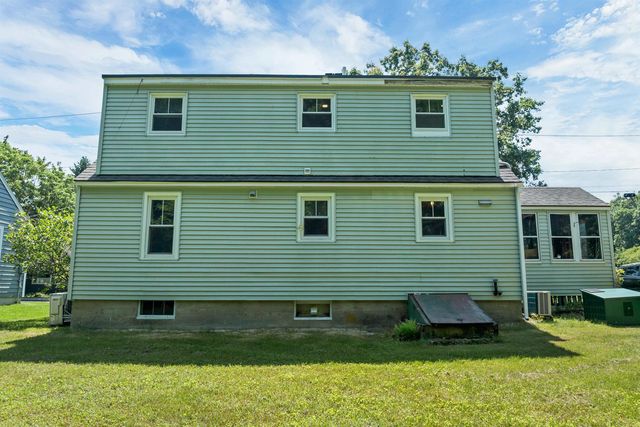 20 Maplecrest Street, Newmarket, NH 03857