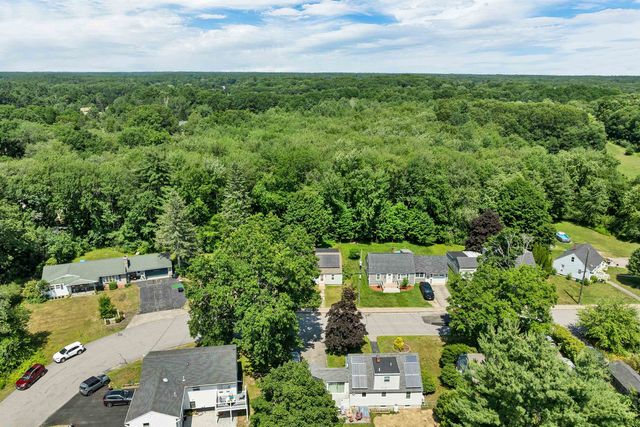 20 Maplecrest Street, Newmarket, NH 03857