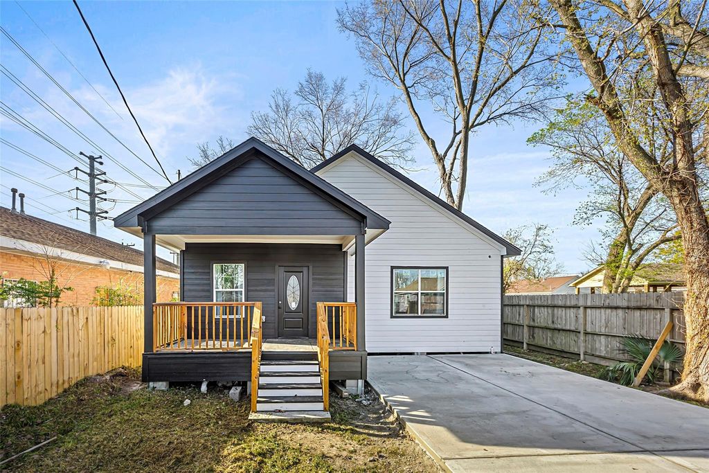 8824 Leander Street, Houston, TX 77012