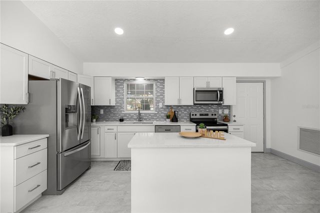 11921 SE 169TH AVENUE ROAD, Ocklawaha, FL 32179