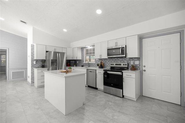 11921 SE 169TH AVENUE ROAD, Ocklawaha, FL 32179