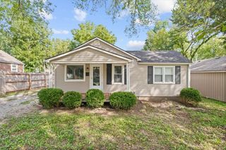 318 SW 10th Street, Blue Springs, MO 64015