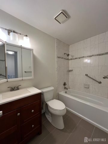 288 Constitution Circle, North Brunswick, NJ 08902