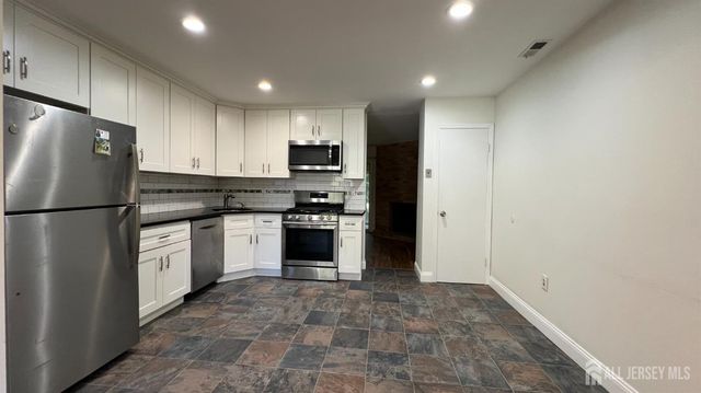 288 Constitution Circle, North Brunswick, NJ 08902