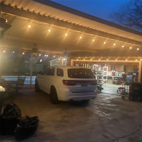 123 Lone Oak Drive, Highlands, TX 77562