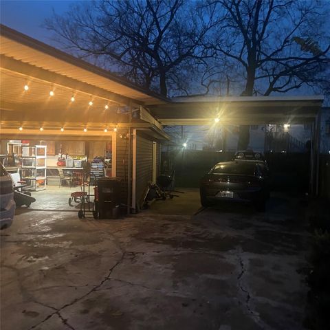 123 Lone Oak Drive, Highlands, TX 77562