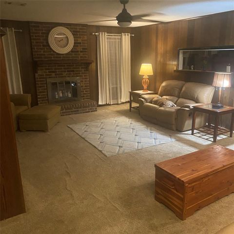 123 Lone Oak Drive, Highlands, TX 77562