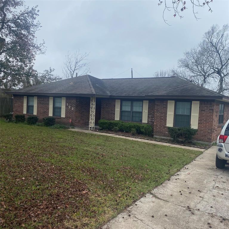 123 Lone Oak Drive, Highlands, TX 77562