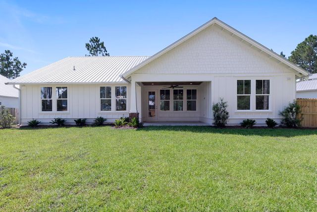 100 W Grizzly Street, Freeport, FL 32439
