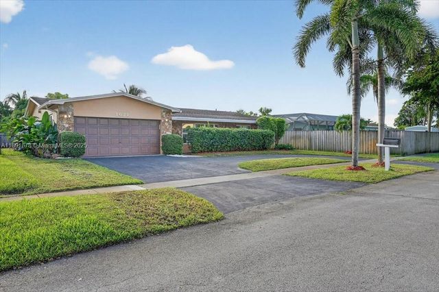 1621 NW 110th Ter, Pembroke Pines, FL 33026