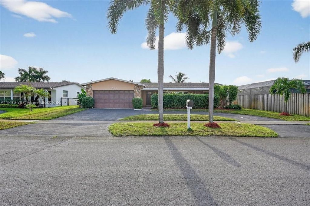 1621 NW 110th Ter, Pembroke Pines, FL 33026
