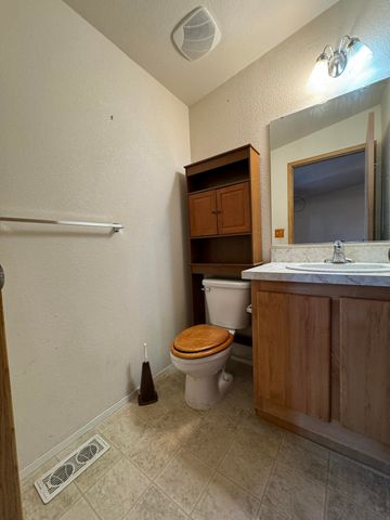 4200 Summers Lane UNIT 73, Klamath Falls, OR 97603