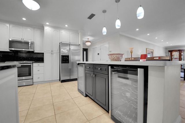 1019 E Cypress Drive, Pompano Beach, FL 33069