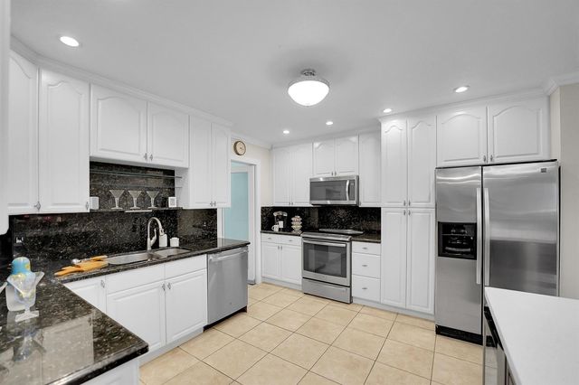 1019 E Cypress Drive, Pompano Beach, FL 33069