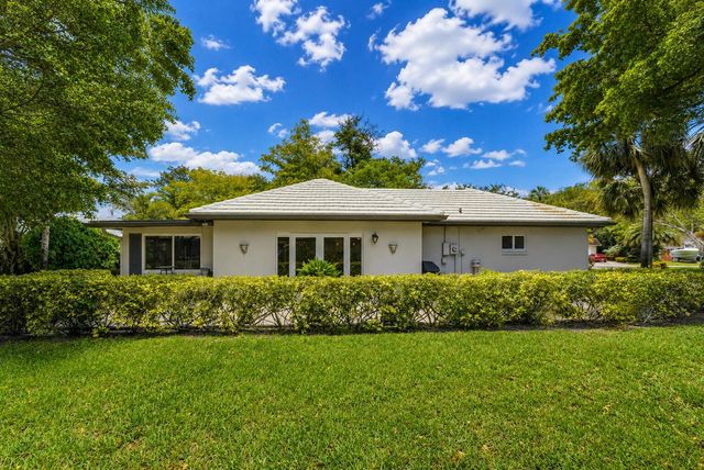 1019 E Cypress Drive, Pompano Beach, FL 33069