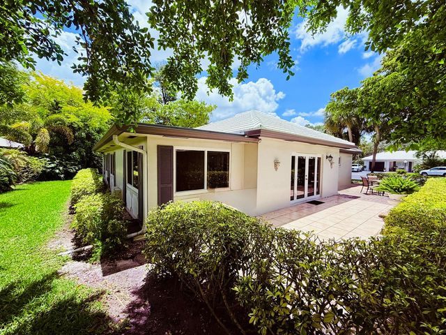 1019 E Cypress Drive, Pompano Beach, FL 33069