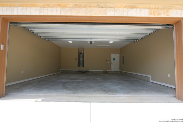 819 Shady Grove Lane, Adkins, TX 78101