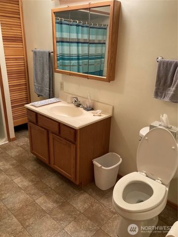 21 N Beaver Place N, Hoodsport, WA 98548
