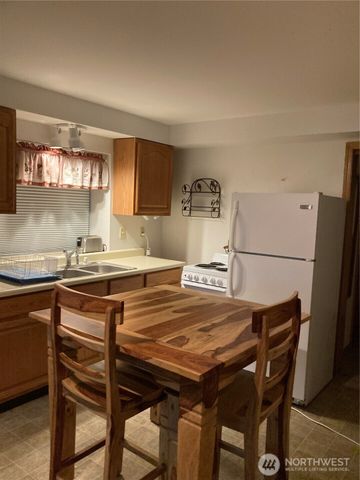 21 N Beaver Place N, Hoodsport, WA 98548