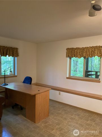 21 N Beaver Place N, Hoodsport, WA 98548