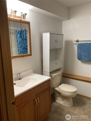 21 N Beaver Place N, Hoodsport, WA 98548