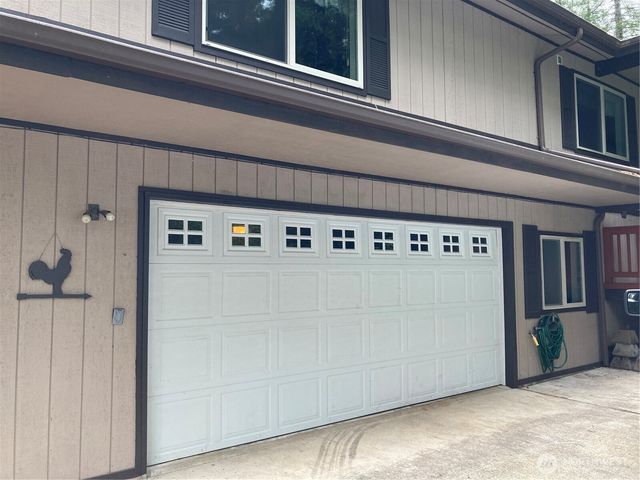 21 N Beaver Place N, Hoodsport, WA 98548