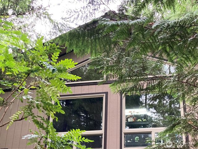 21 N Beaver Place N, Hoodsport, WA 98548